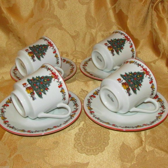 4 sets Christmas Cups & Saucers FINE CHINA OF JAPAN Vintage Holiday Teacups - Picture 3 of 8